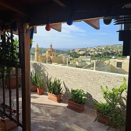 Cosy Penthouse Close To Victoria Center