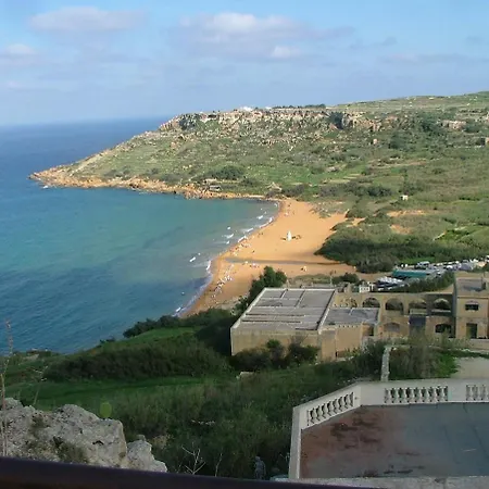 Cosy Penthouse Close To Victoria Center