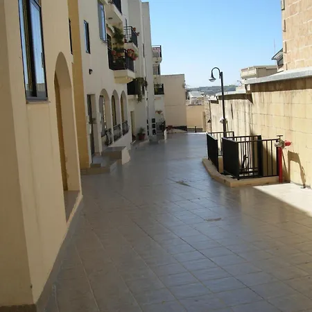 Cosy Penthouse Close To Victoria Center