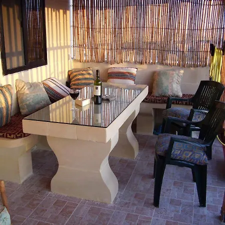 Cosy Penthouse Close To Victoria Center Fontana