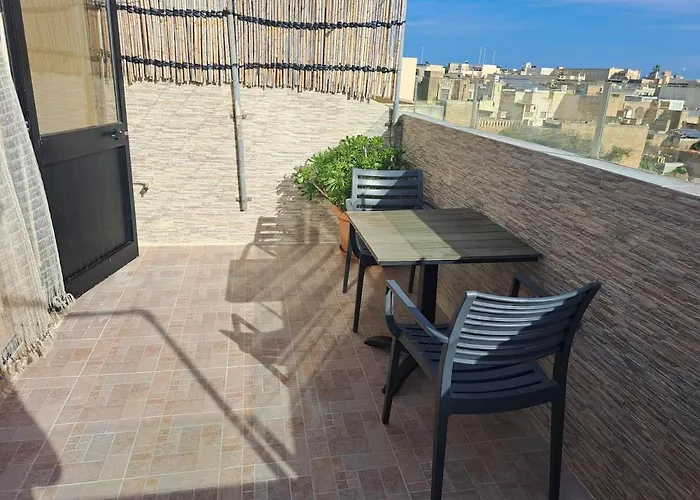 Cosy Penthouse Close To Victoria Center