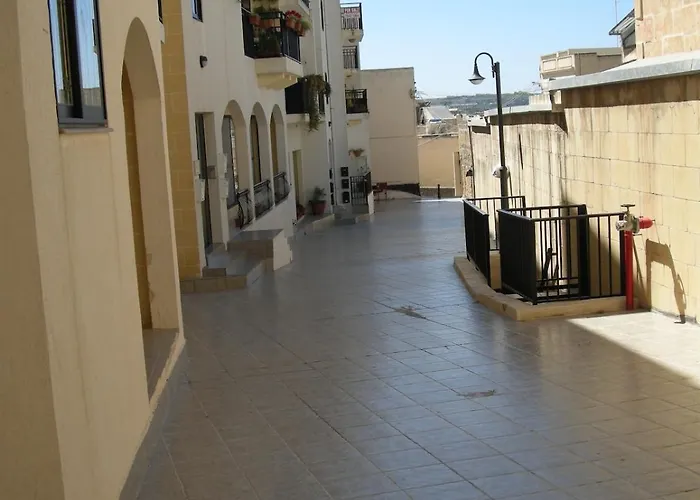 Cosy Penthouse Close To Victoria Center