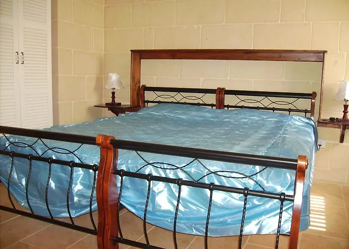 Cosy Penthouse Close To Victoria Center Fontana