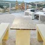 Cosy Penthouse Close To Victoria Center * Fontana
