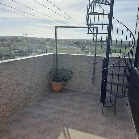 Cosy Penthouse Close To Victoria Center
