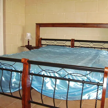 Cosy Penthouse Close To Victoria Center Fontana