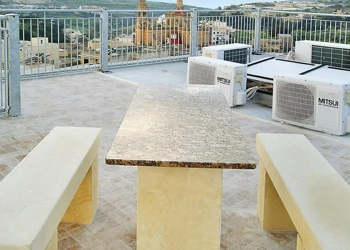 Cosy Penthouse Close To Victoria Center * Fontana