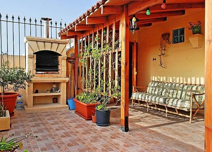 Cosy Penthouse Close To Victoria Center *