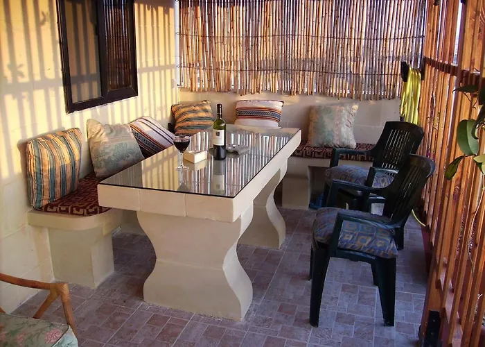 Cosy Penthouse Close To Victoria Center Fontana